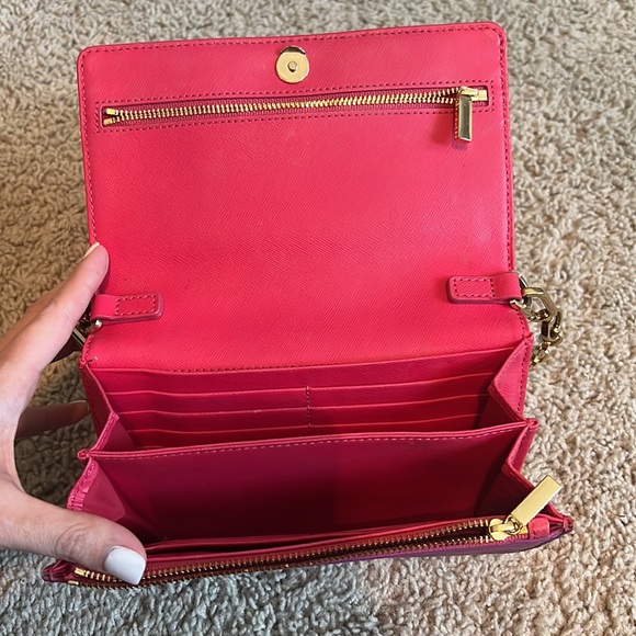 Tory Burch-Robinson wallet on chain. - Picture 10 of 10